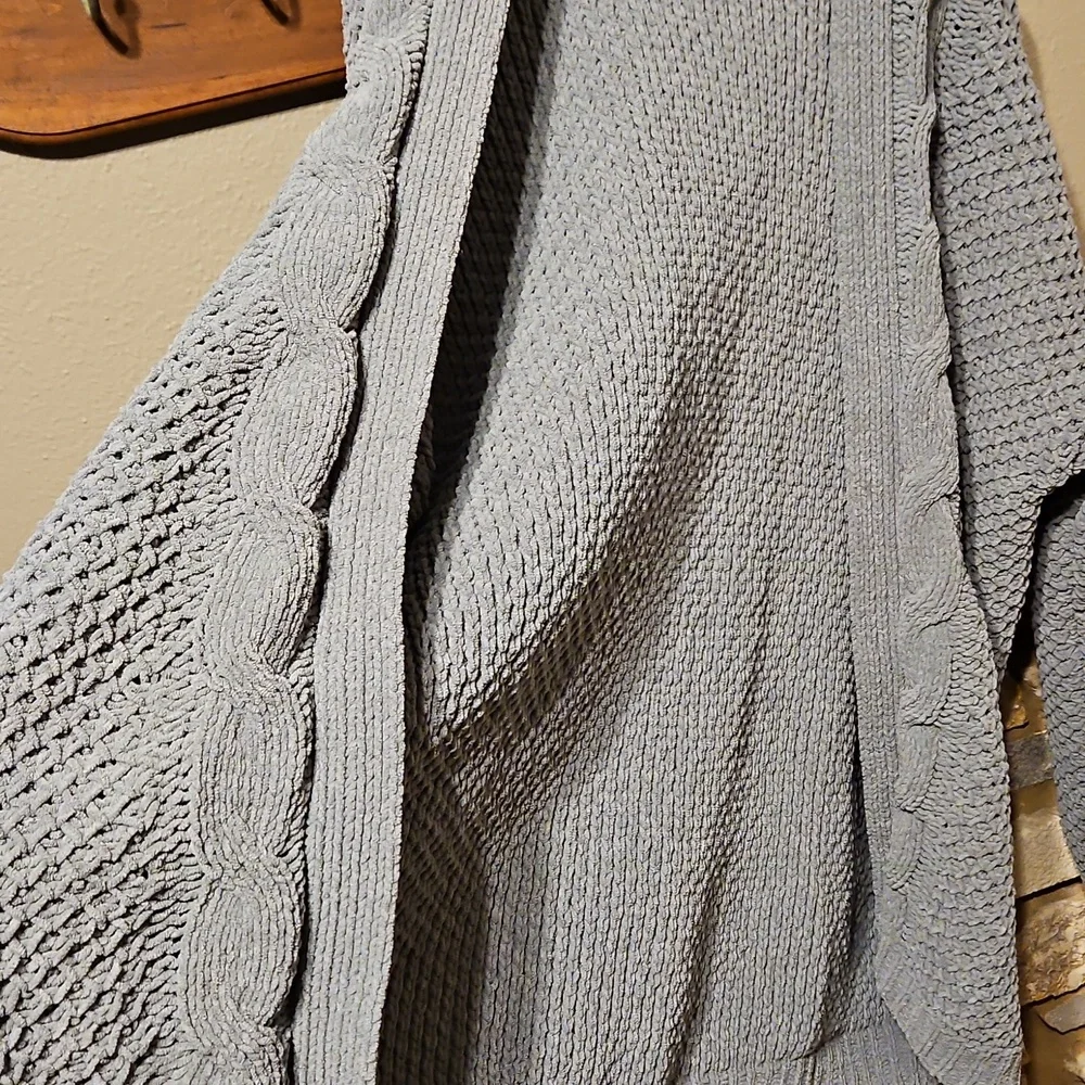 Hollister Open Front Sweater Size Medium - Picture 3 of 6